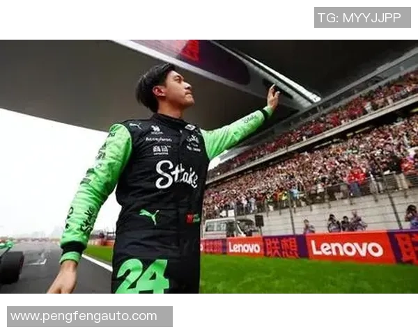 经典足球明星的荣耀与告别之路:回顾他们的传奇生涯与最后一战